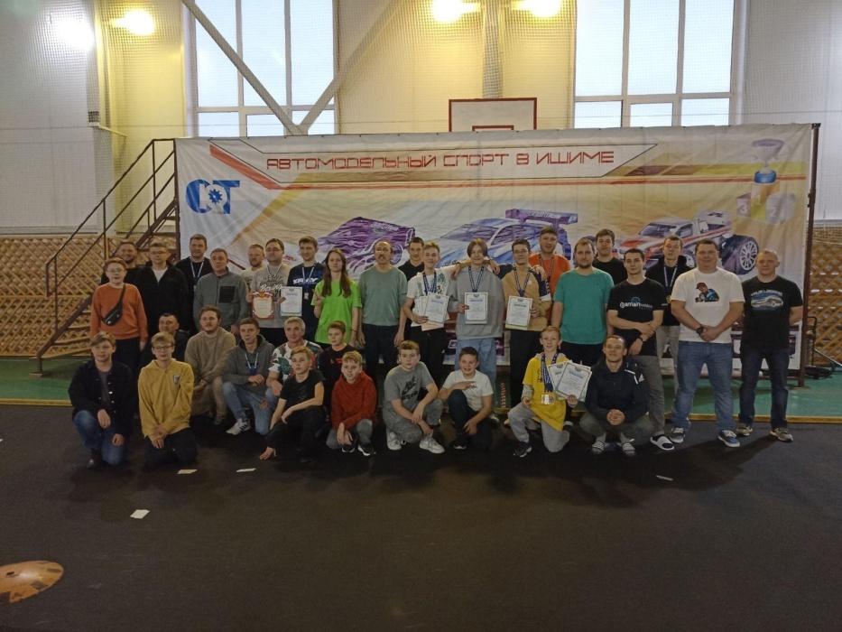 Второй этап Кубка Тюменской области по автомодельному спорту в классах радиоуправляемых моделей автомобилей
