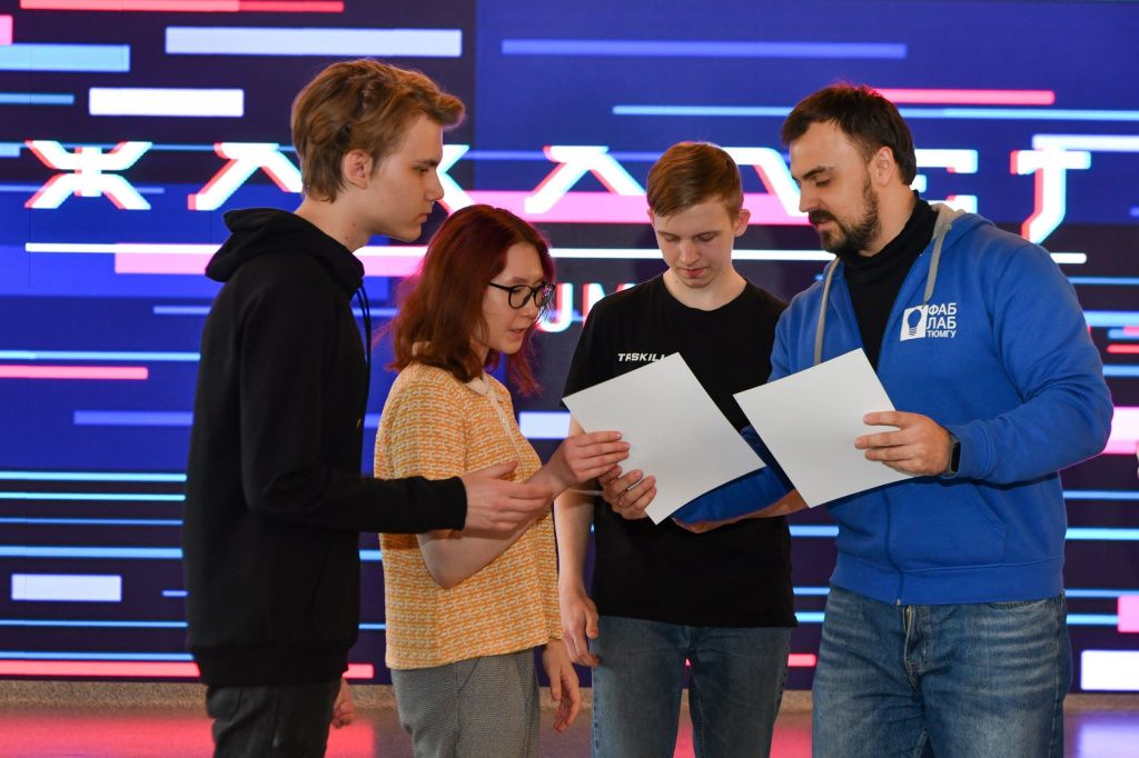 Юные программисты проверили свои возможности на «Хаканете»