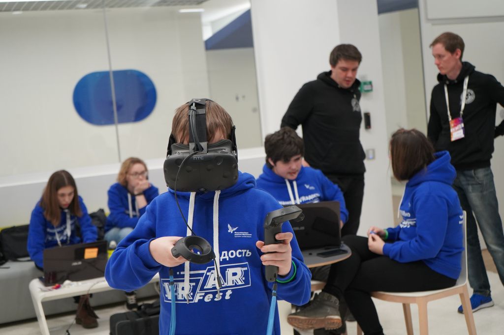 Кванторианцы представили Тюмень на VR/AR Хакатоне в Сколково